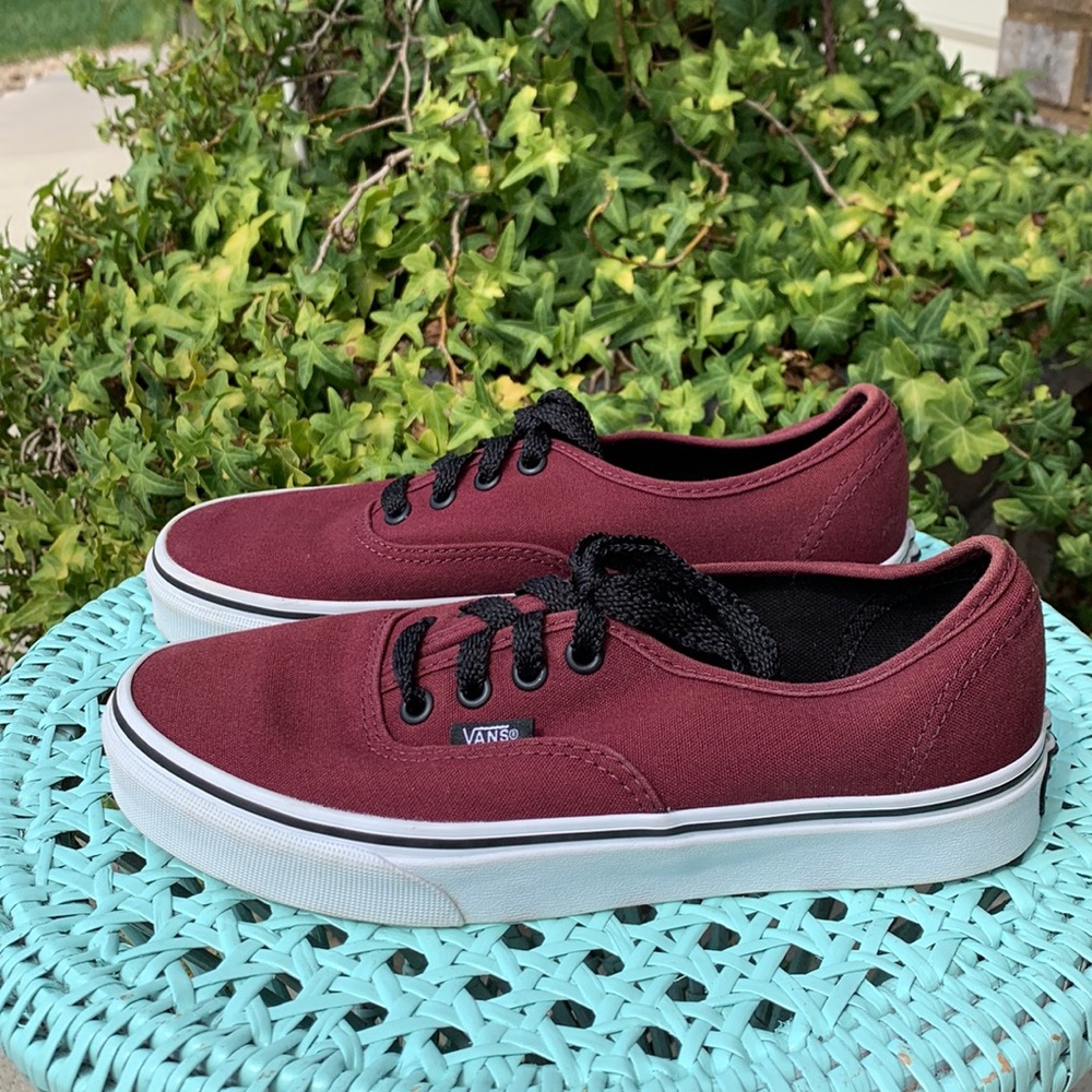 VANS SNEAKERS WOMENS 7 MENS 5.5